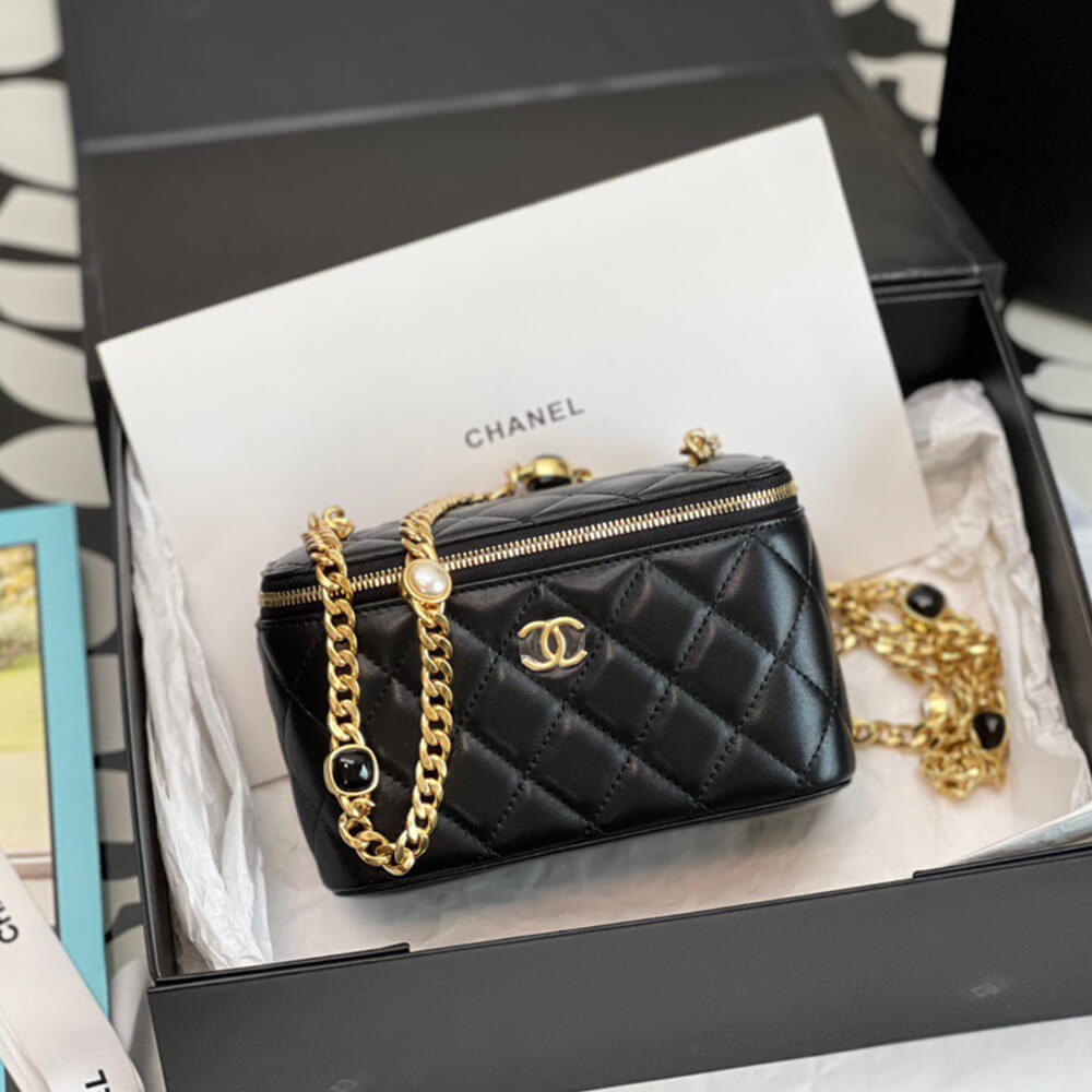 Ch*el vanity with chain