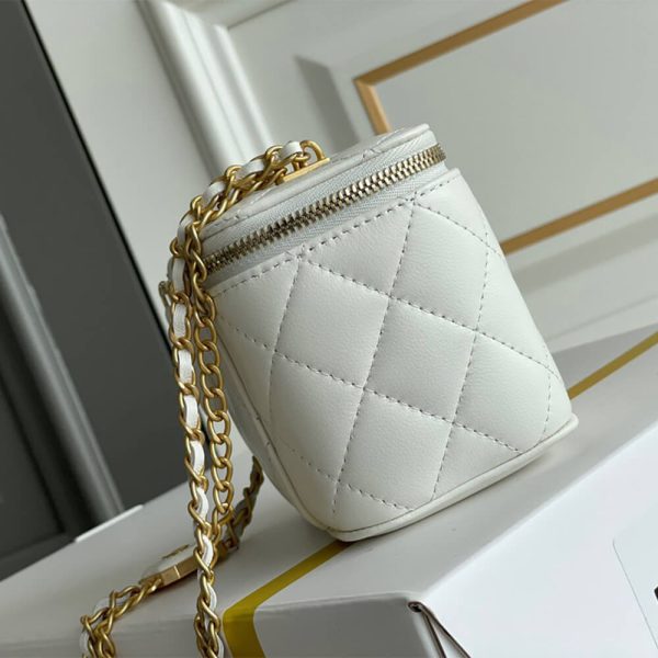 Ch*el small vanity with chain