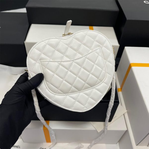 Ch*el 22s heart bag