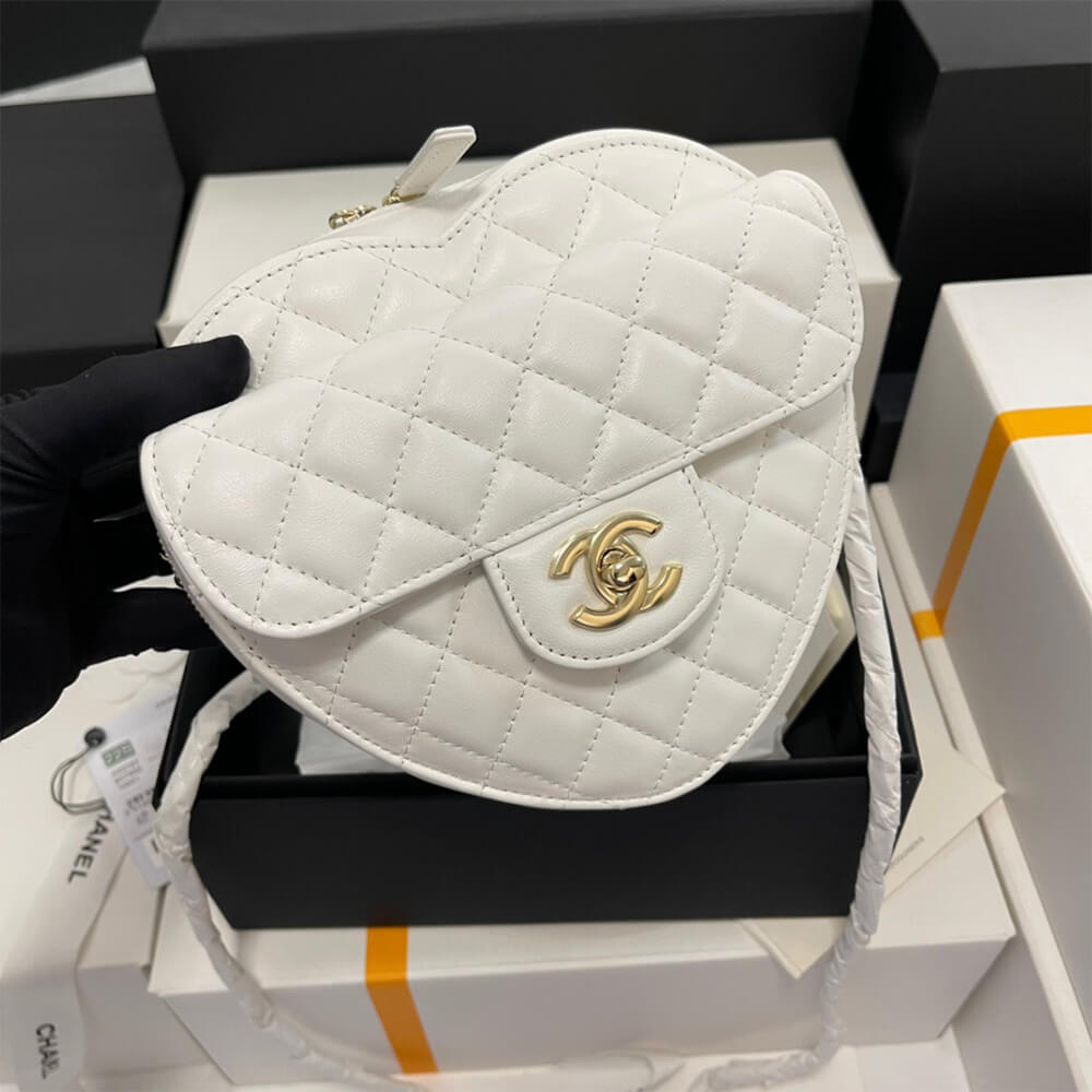 Ch*el 22s heart bag
