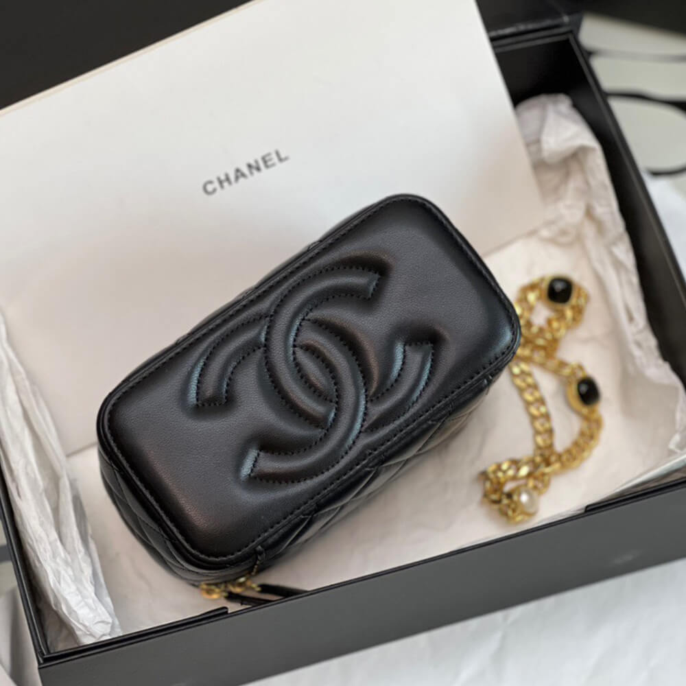 Ch*el vanity with chain
