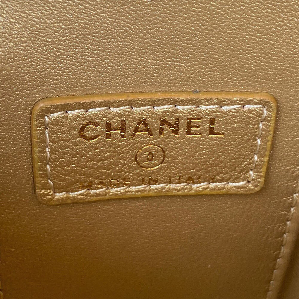Ch*el small vanity with chain